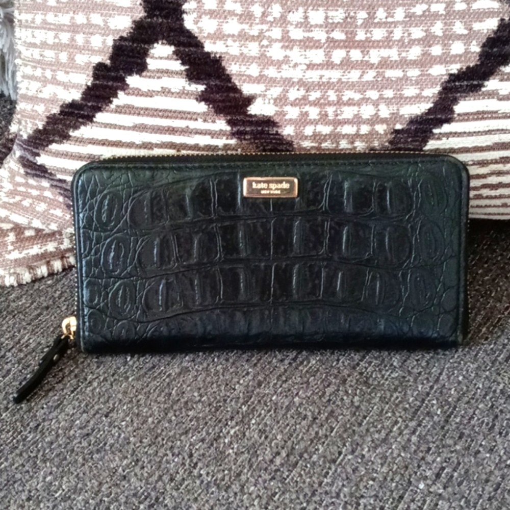 🖤RARE Kate Spade🖤 - Rialto Place Croc-Embossed Neda Zip Wallet